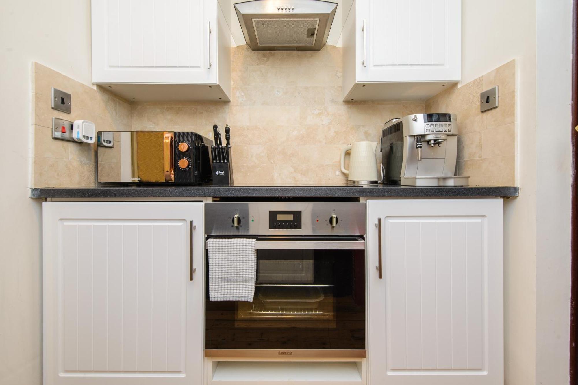 Deluxe 4 Or 5 Bed House With Hot Tub, Cinema Room Sleeps 15 サフロン・ワルデン エクステリア 写真