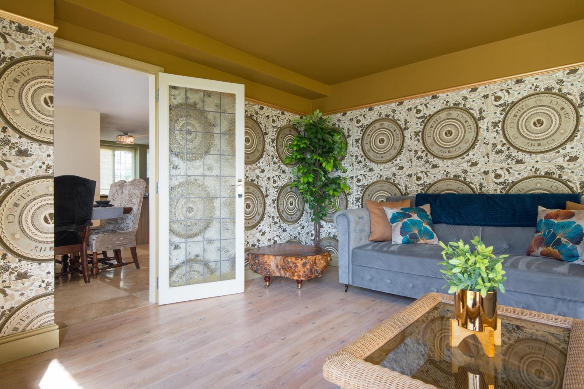 Deluxe 4 Or 5 Bed House With Hot Tub, Cinema Room Sleeps 15 サフロン・ワルデン エクステリア 写真